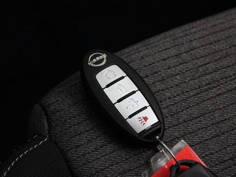 Certified 2022 Nissan Rogue SV FWD image 28