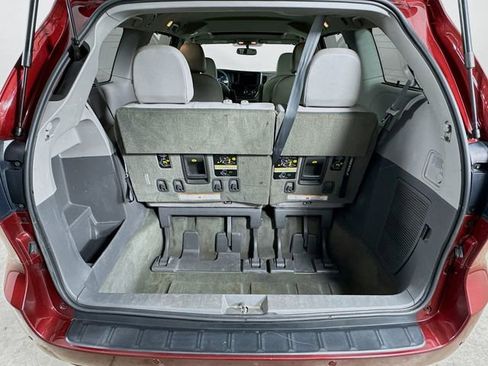 Used 2017 Toyota Sienna XLE image 27