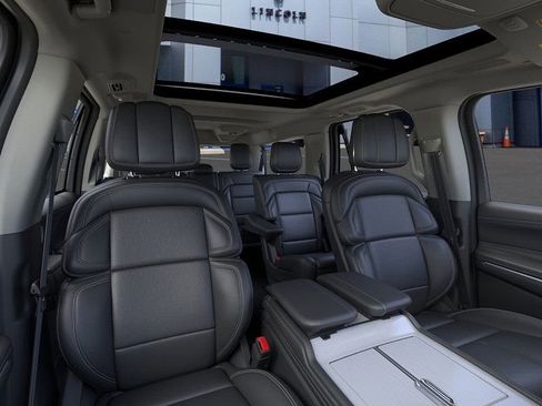 New 2025 Lincoln Navigator L Reserve image 10