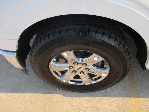 Used 2022 Ford F150 Lariat RWD image 3