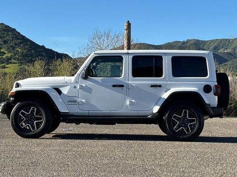 Used 2024 Jeep Wrangler Unlimited Sahara AWD/4WD image 7