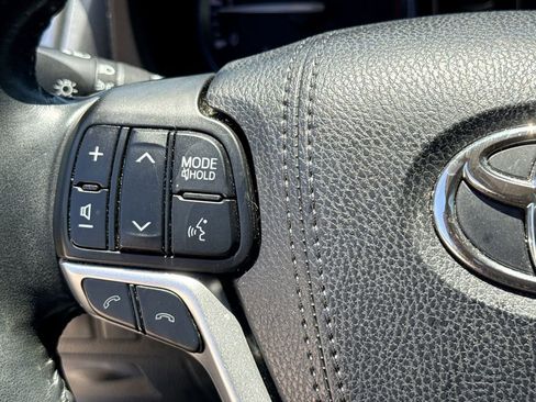 Used 2018 Toyota Highlander XLE FWD image 26