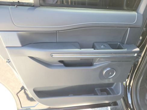 Used 2022 Ford Expedition Max XLT RWD image 13
