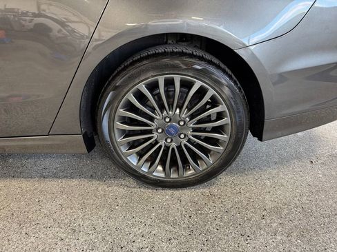 Used 2017 Ford Fusion SE AWD/4WD image 27