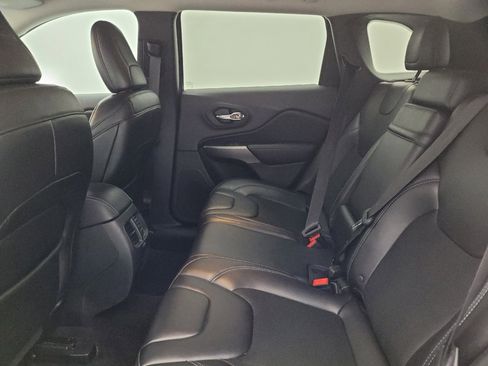 Used 2019 Jeep Cherokee Latitude Plus AWD/4WD image 18