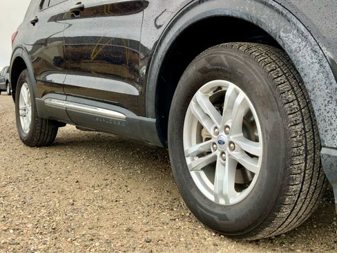 Used 2023 Ford Explorer XLT w/ Equipment Group 202A image 16