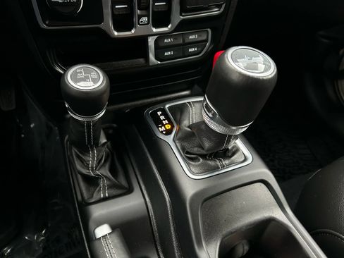 Used 2022 Jeep Wrangler Unlimited Sahara w/ Cold Weather Group image 21