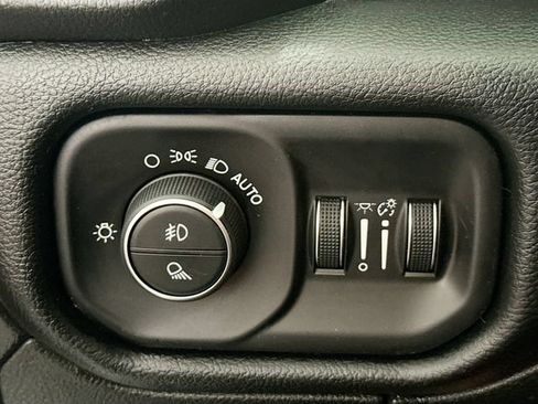 Used 2019 RAM 1500 Big Horn AWD/4WD image 11