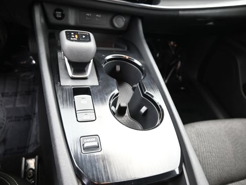 Used 2025 Nissan Rogue SV FWD image 19