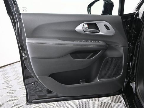 New 2026 Chrysler Pacifica Limited w/ S Appearance Package image 21