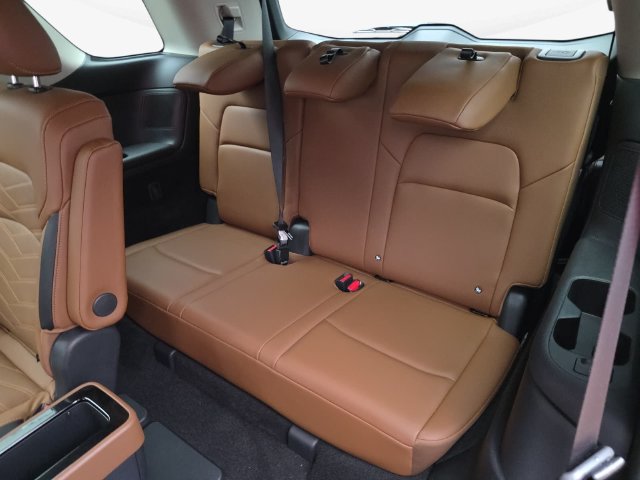 Used 2025 Nissan Pathfinder Platinum FWD image 40