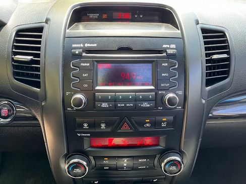 Used 2011 Kia Sorento EX w/ Premium Pkg AWD/4WD image 17