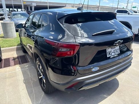 Used 2025 Chevrolet Trax RS w/ Driver Confidence Package FWD image 4