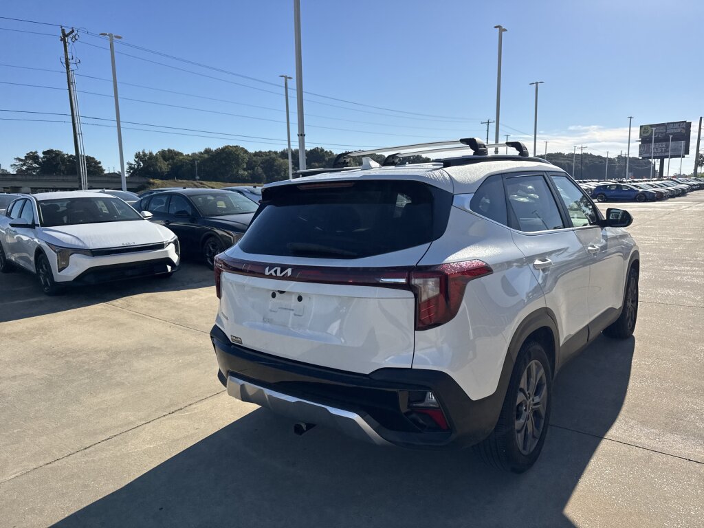 Certified 2024 Kia Seltos S FWD image 17