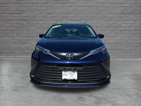 Used 2026 Toyota Sienna XLE FWD image 2