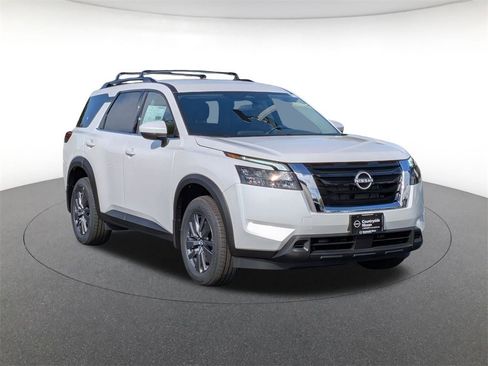 New 2025 Nissan Pathfinder SV image 3