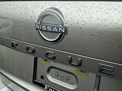 Certified 2025 Nissan Rogue SL w/ Tech Package image 30