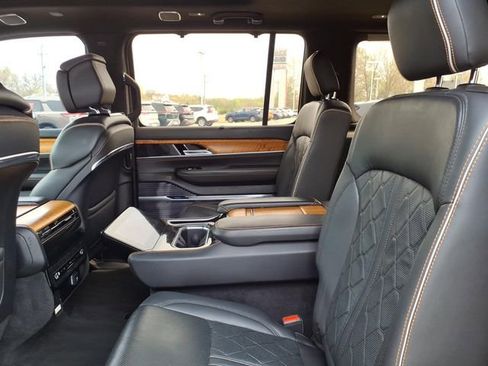 Used 2022 Jeep Grand Wagoneer Series III image 5