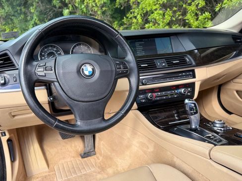 Used 2011 BMW 528i Sedan RWD image 3