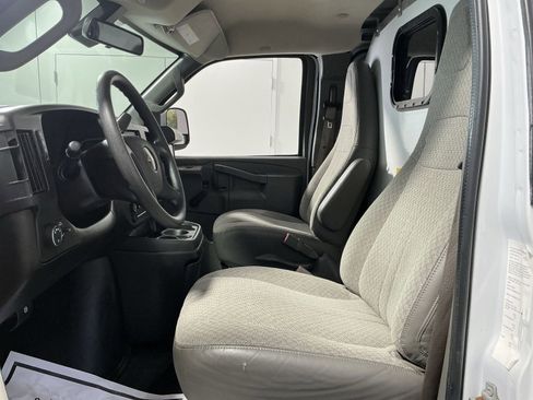 Used 2019 Chevrolet Express 2500 RWD image 14