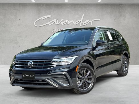 Used 2023 Volkswagen Tiguan SE FWD image 1