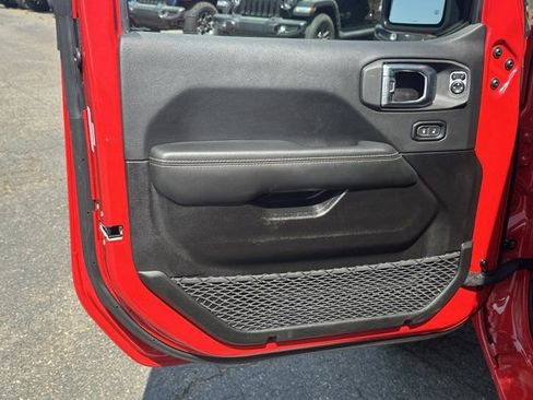 Certified 2025 Jeep Wrangler Unlimited Sahara w/ Safety Group AWD/4WD image 9