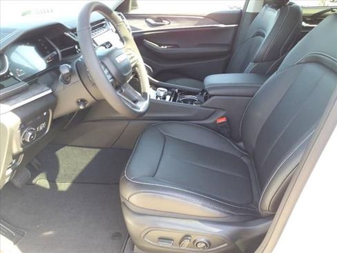 Used 2023 Jeep Grand Cherokee 4WD 4xe w/ Luxury Tech Group II image 8
