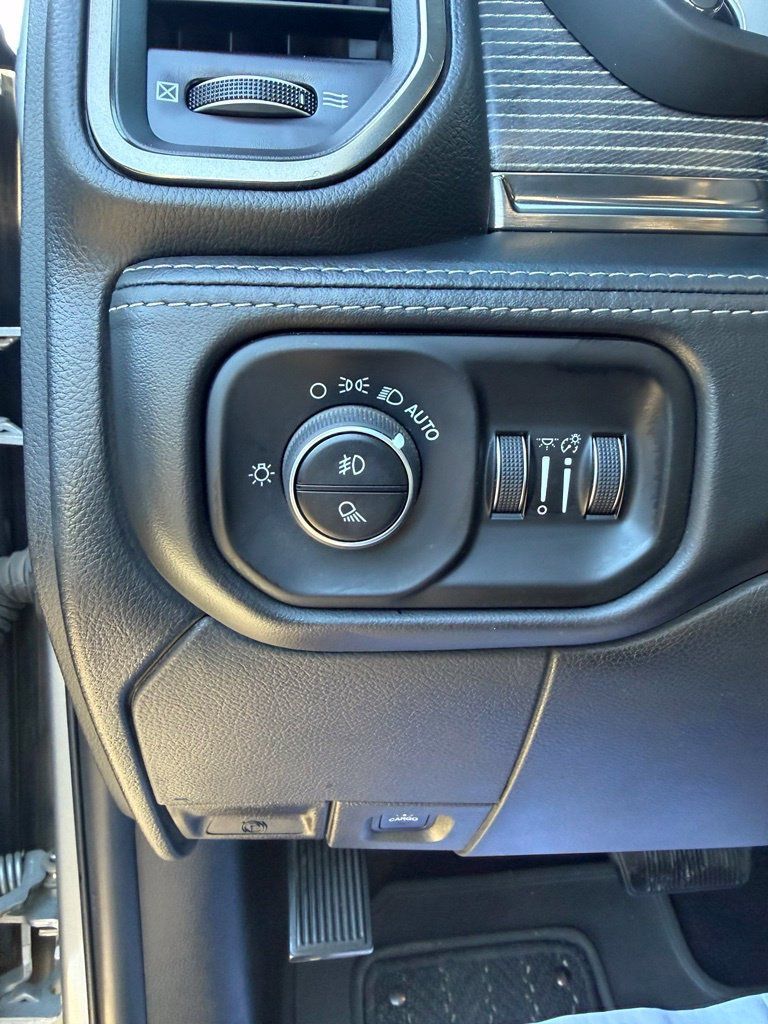 Used 2020 RAM 2500 Limited AWD/4WD image 11