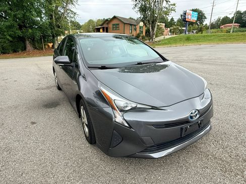 Used 2016 Toyota Prius Two FWD image 3