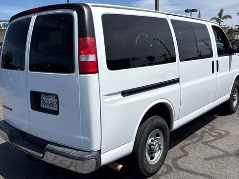Used 2017 Chevrolet Express 3500 LT w/ LT Preferred Equipment Group RWD image 3