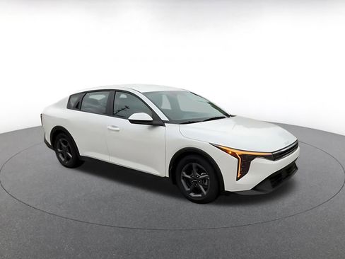 Used 2025 Kia K4 FWD image 2