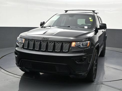 Used 2021 Jeep Grand Cherokee Laredo X RWD image 9