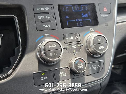 Used 2019 Toyota Sienna SE FWD image 17