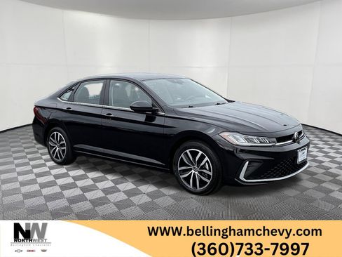 Used 2025 Volkswagen Jetta SE image 1