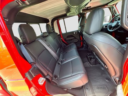 New 2025 Jeep Gladiator Rubicon w/ Convenience Group image 31