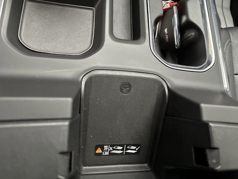 Used 2022 GMC Sierra 1500 SLT w/ SLT Convenience Package AWD/4WD image 42