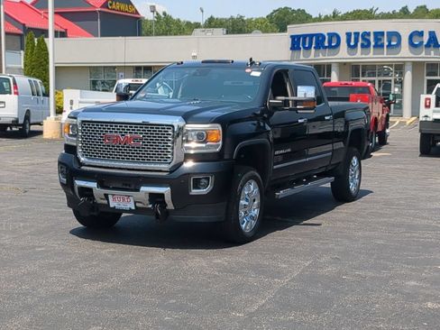 Used 2016 GMC Sierra 2500 Denali w/ Duramax Plus Package AWD/4WD image 9