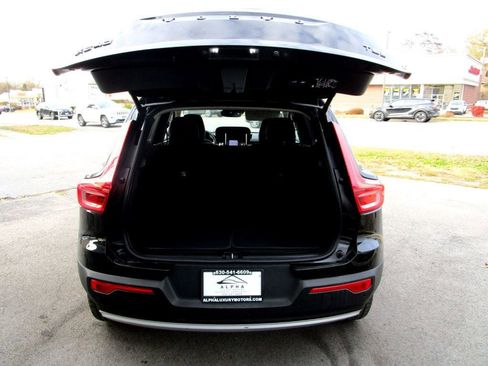 Used 2020 Volvo XC40 T5 Momentum w/ Protection Package Premier image 29