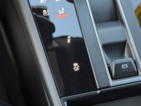 Used 2023 Porsche Macan Turbo image 19