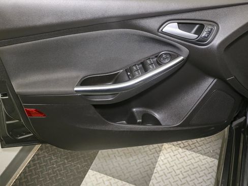 Used 2017 Ford Focus ST FWD image 39