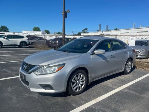 Used 2017 Nissan Altima 2.5 S w/ Power Driver Seat Package FWD image 1