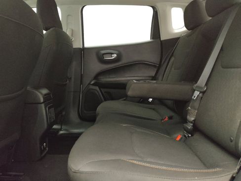 Used 2018 Jeep Compass Sport w/ Tech Group FWD image 18