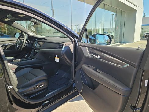 New 2025 Cadillac XT5 Sportv w/ LPO, Floor Liner Package image 12