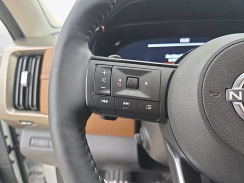 Used 2023 Nissan Pathfinder Platinum w/ Cargo Package AWD/4WD image 17