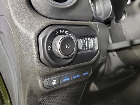 Used 2021 Jeep Wrangler Unlimited Sahara AWD/4WD image 21