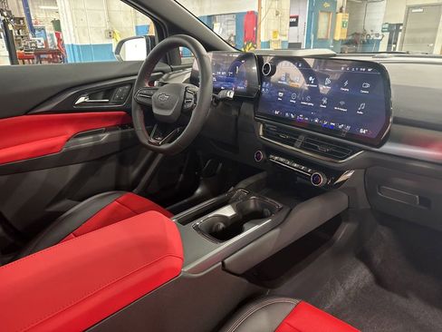 New 2025 Chevrolet Equinox EV RS w/ Convenience Package II image 24