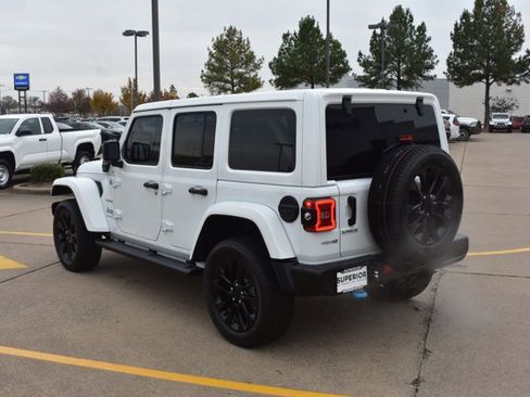 Used 2023 Jeep Wrangler Unlimited Sahara w/ Cold Weather Group image 8