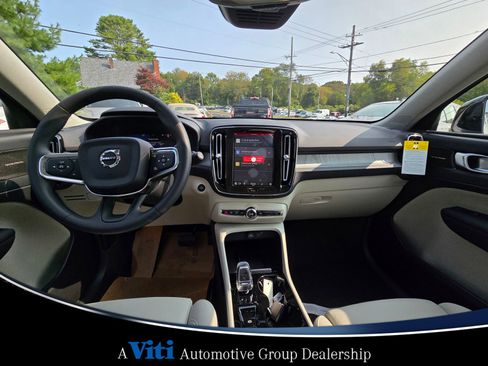 Used 2025 Volvo XC40 B5 Ultra w/ Climate Package image 2