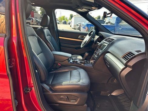 Used 2018 Ford Explorer XLT w/ Equipment Group 202A AWD/4WD image 10