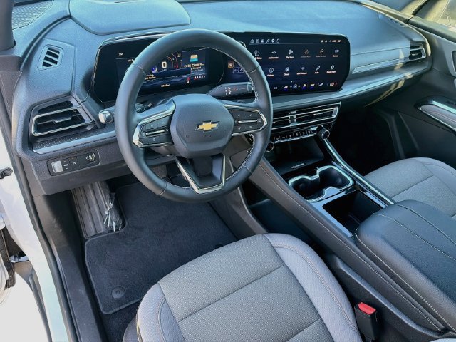 Used 2026 Chevrolet Traverse LT w/ Driver Confidence Package FWD image 9